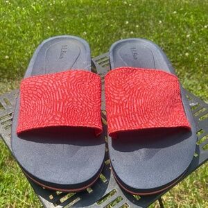 LL Bean flip flops size 10, barely used in very good condition